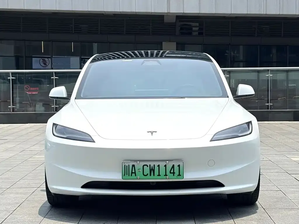Tesla Model 3 — фото 9