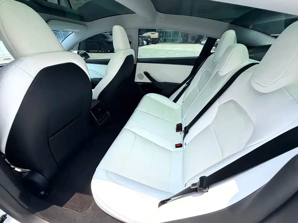 Tesla Model 3 — фото 7
