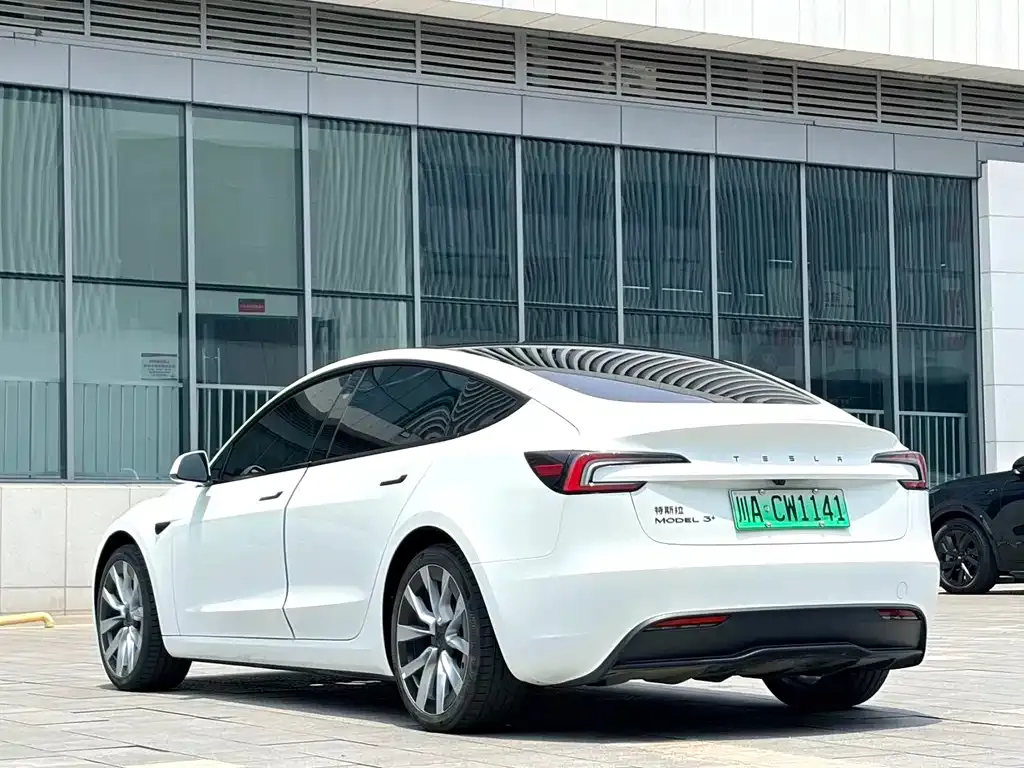Tesla Model 3 — фото 4