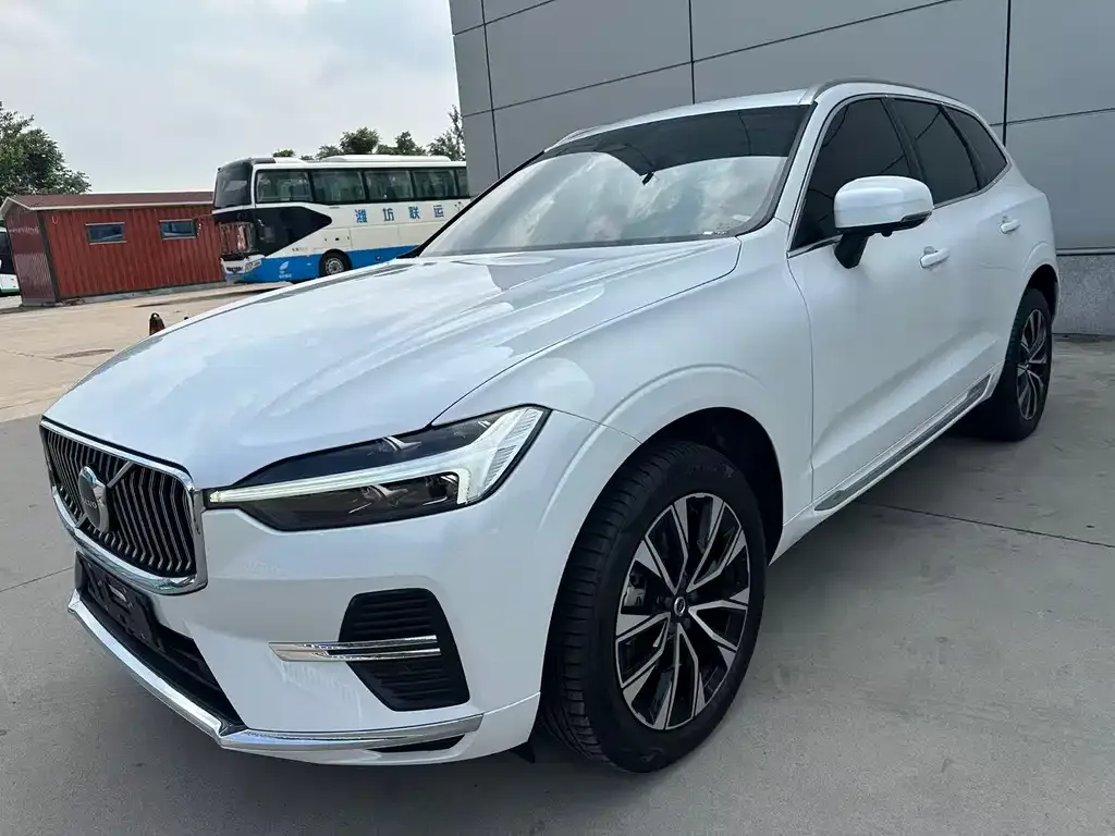 Volvo XC60 — фото 1