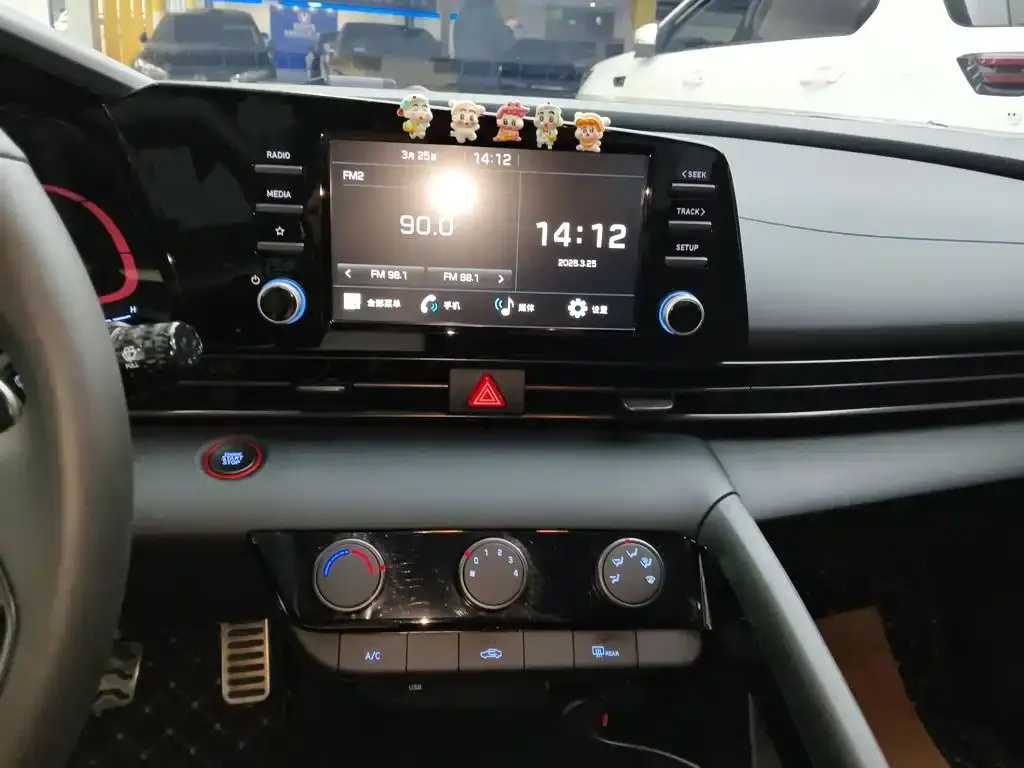 Hyundai Elantra — фото 2