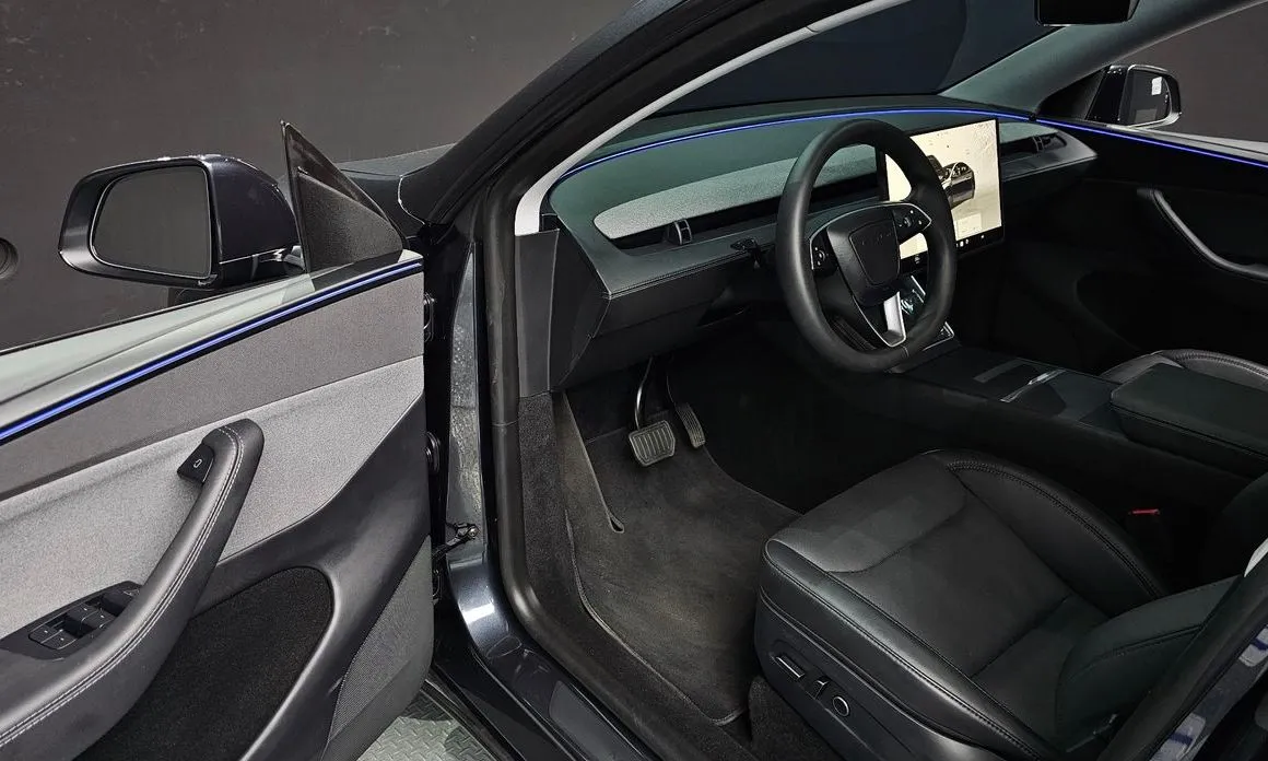 Tesla Model Y — фото 8