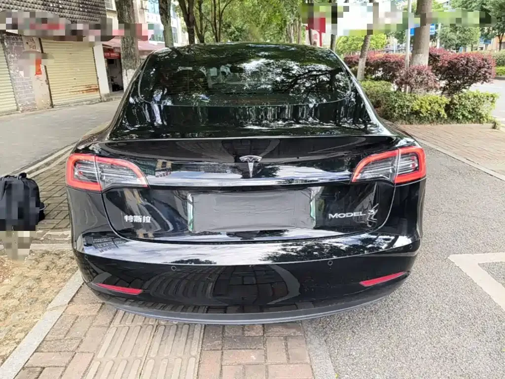 Tesla Model 3 — фото 7