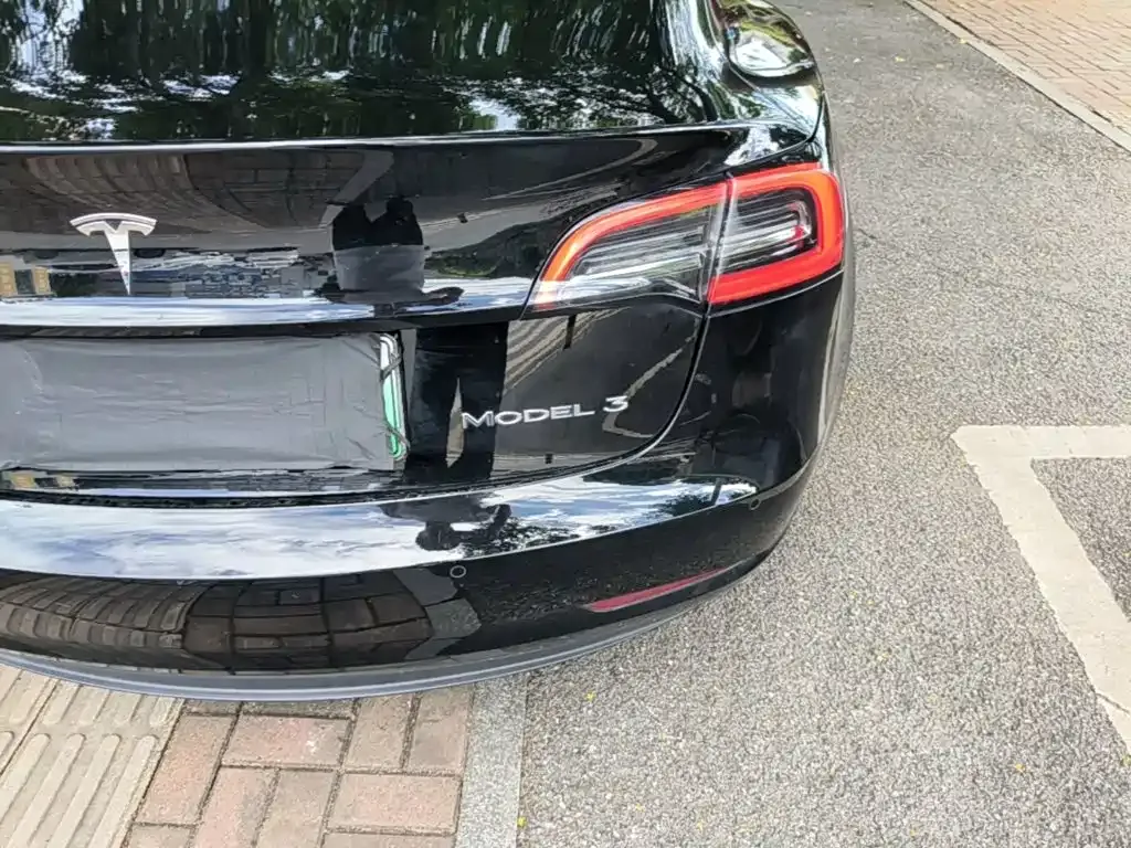 Tesla Model 3 — фото 4