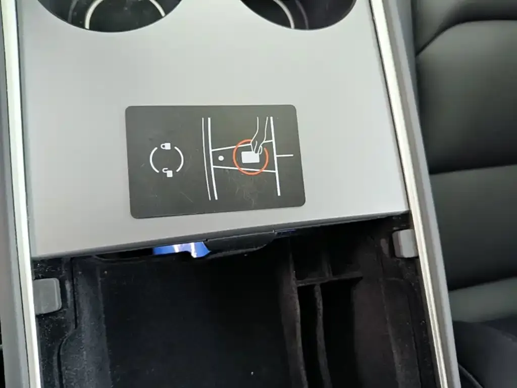 Tesla Model 3 — фото 2
