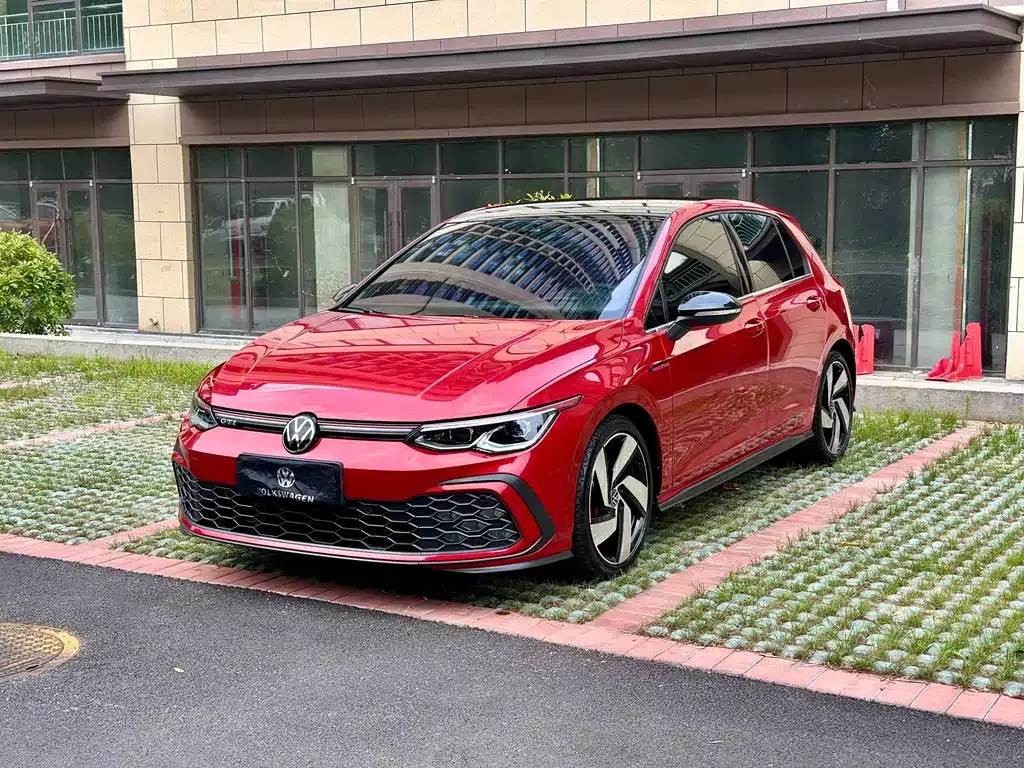 Volkswagen Golf GTI — фото 1