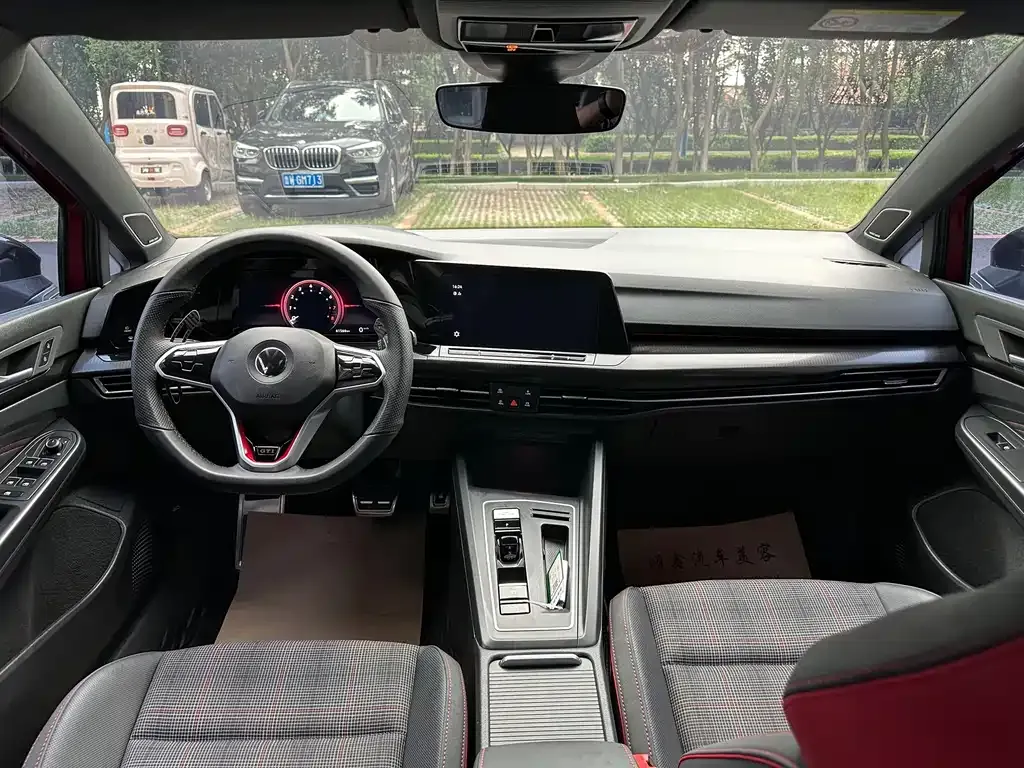 Volkswagen Golf GTI — фото 6