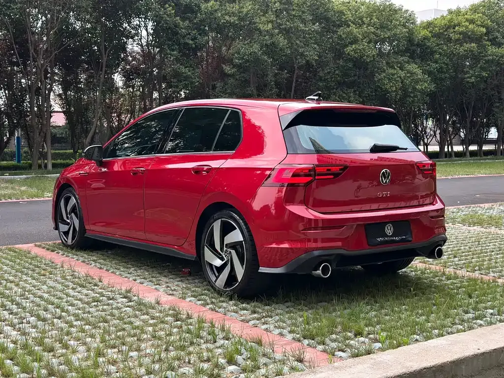 Volkswagen Golf GTI — фото 9