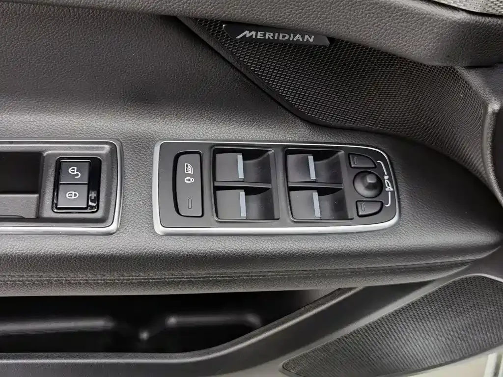 Jaguar XFL — фото 10