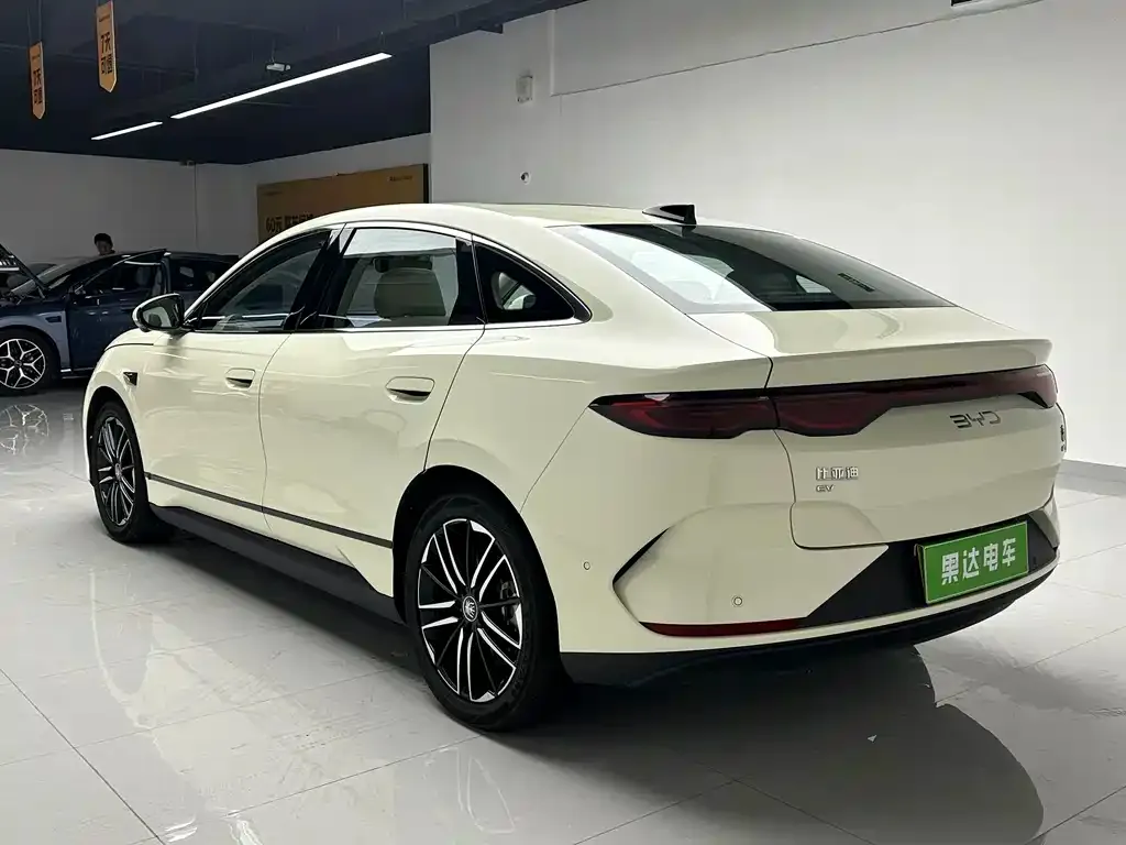 BYD Qin L — фото 9