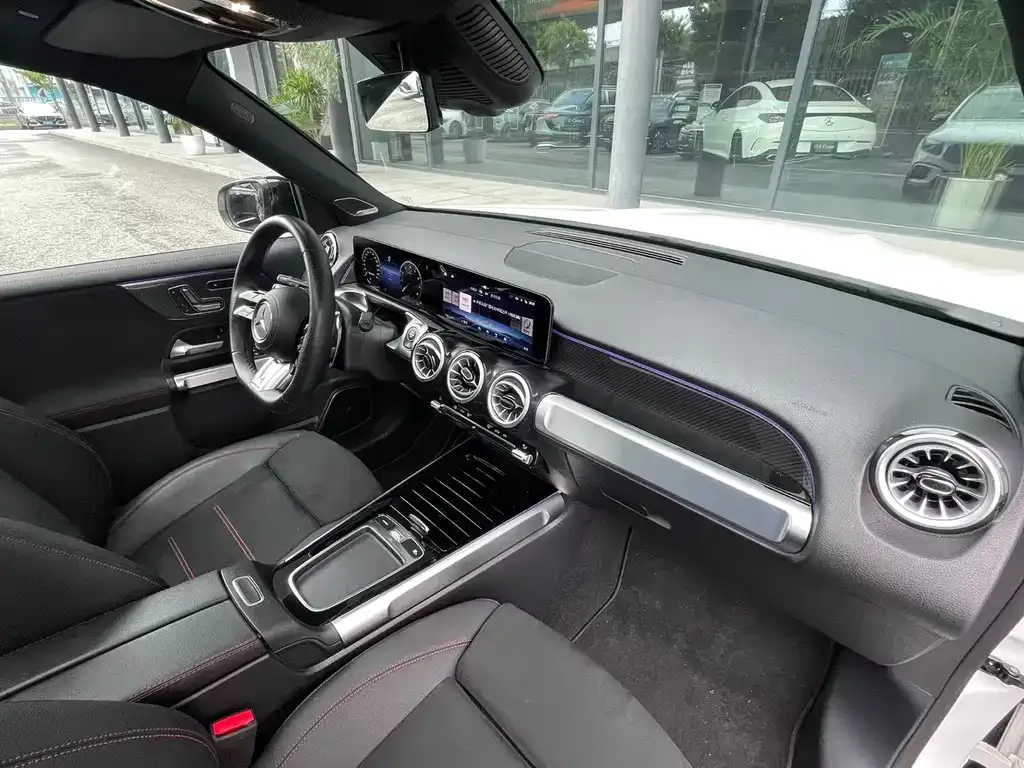Mercedes-Benz GLB AMG — фото 6