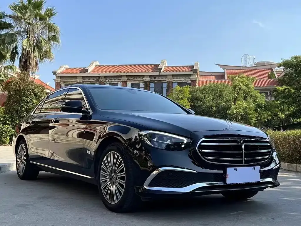 Mercedes-Benz E-Class — фото 4