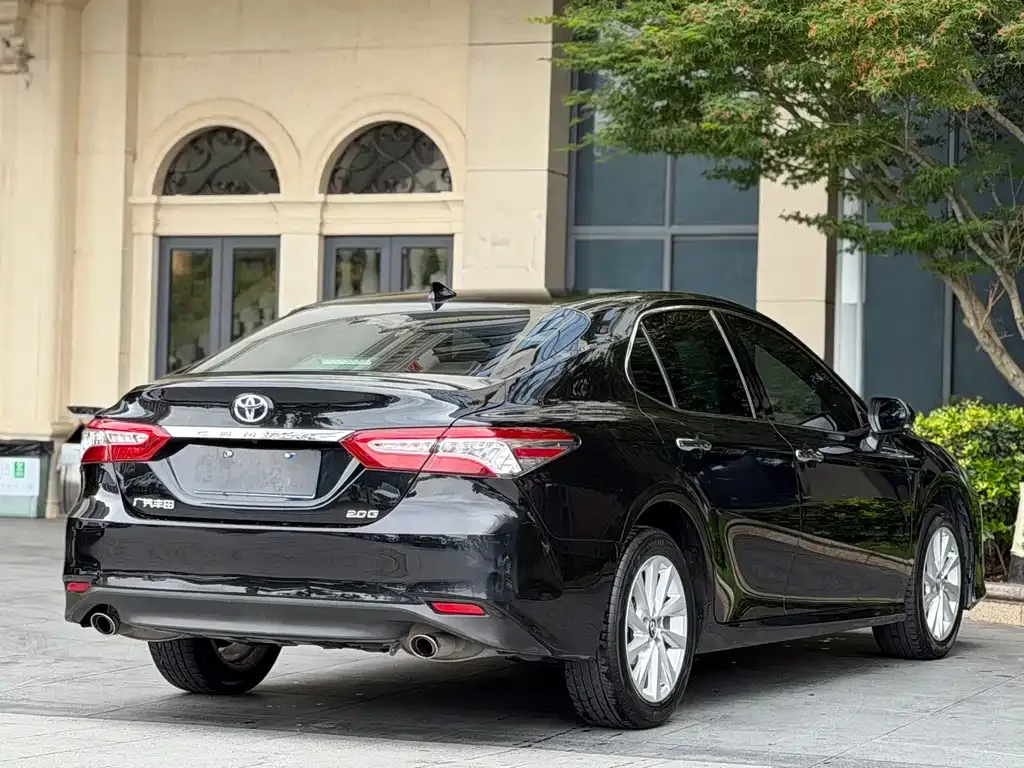 Toyota Camry — фото 10