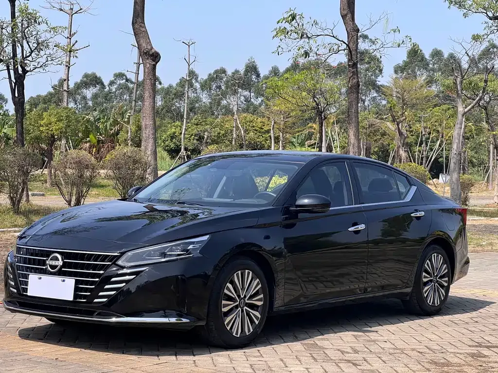 Nissan Teana — фото 1