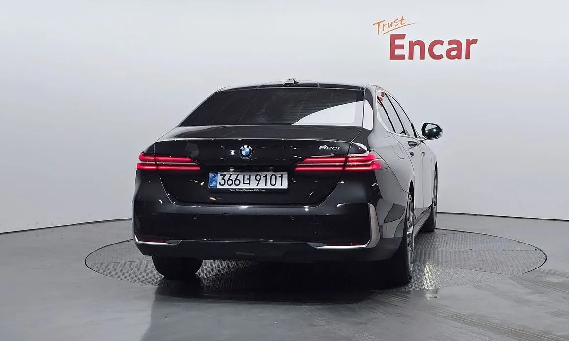 BMW 5-Series 2025 из KR, фото 3