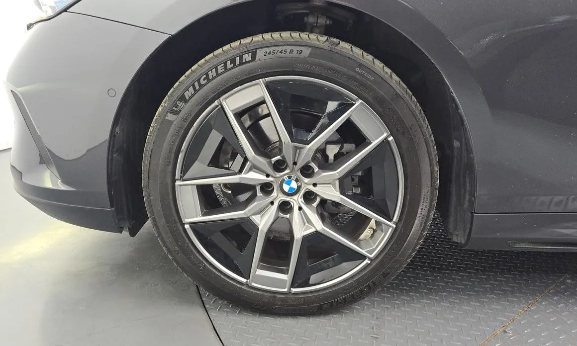BMW 5-Series 2025 из KR, фото 5