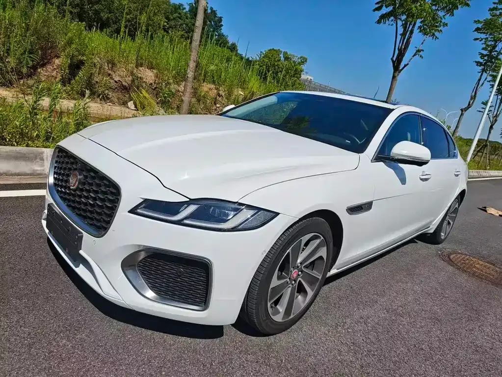 Jaguar XFL — фото 1