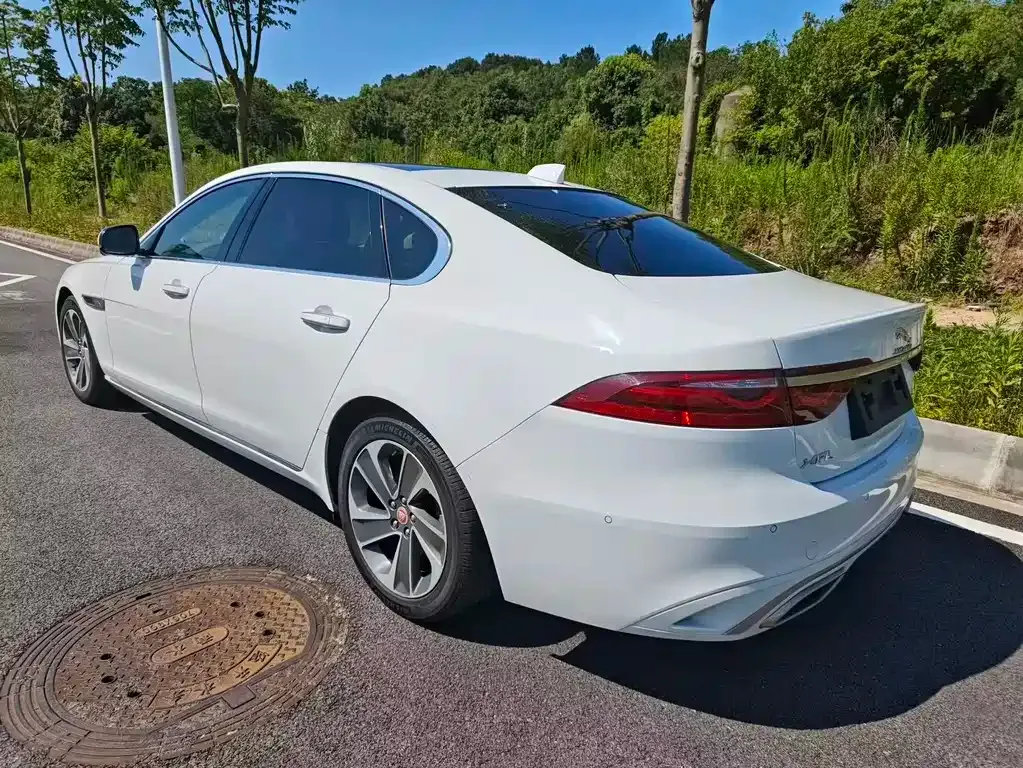 Jaguar XFL — фото 10