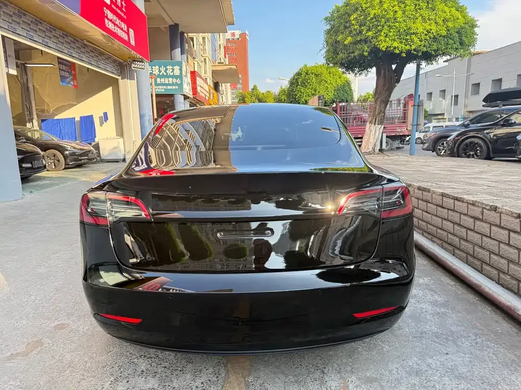 Tesla Model 3 — фото 8