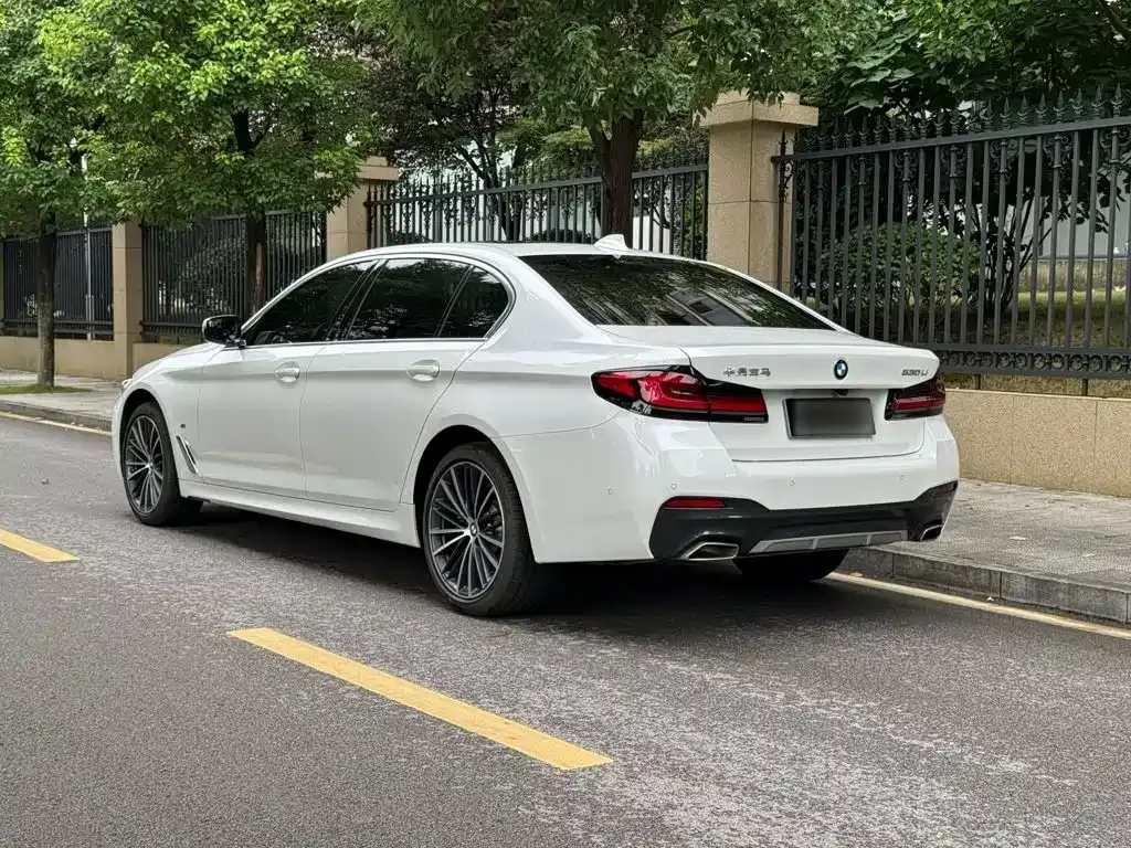 BMW 5 Series — фото 10