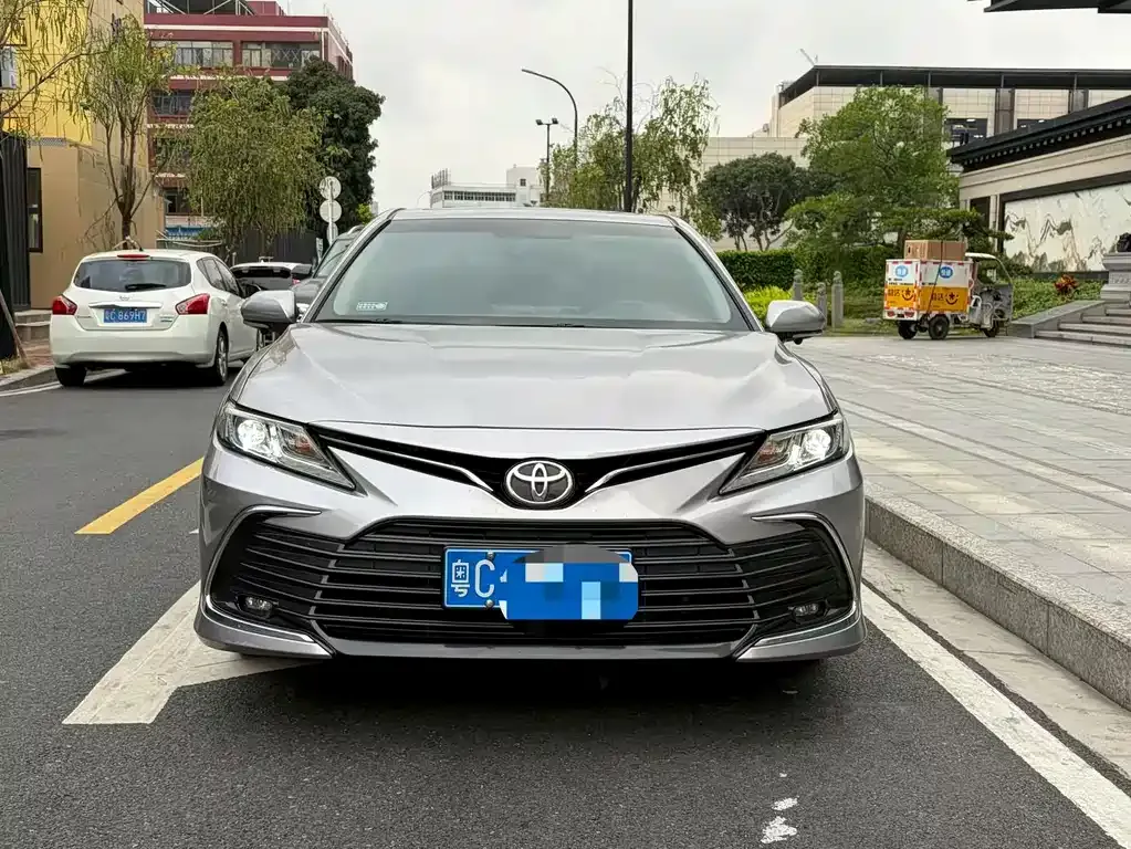 Toyota Camry — фото 8