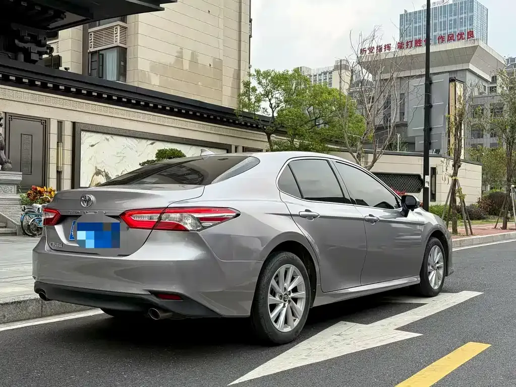 Toyota Camry — фото 9
