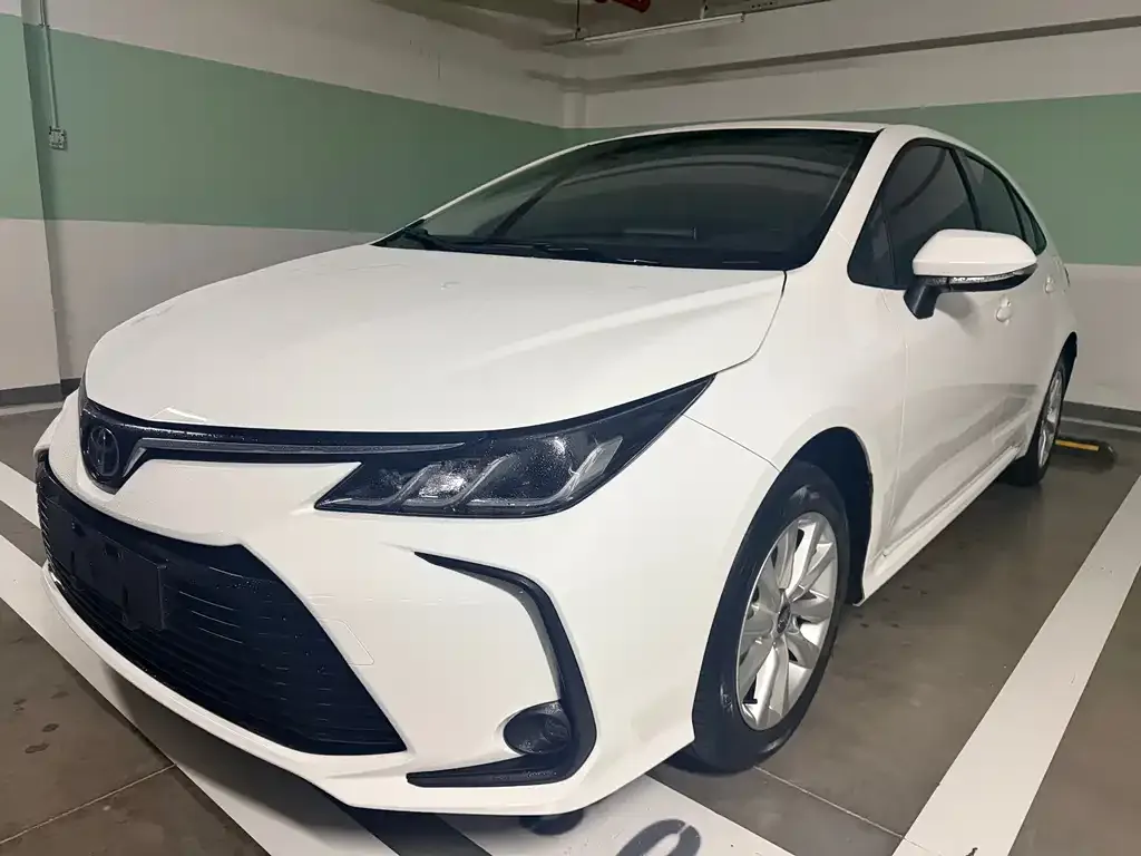 Toyota Corolla — фото 1