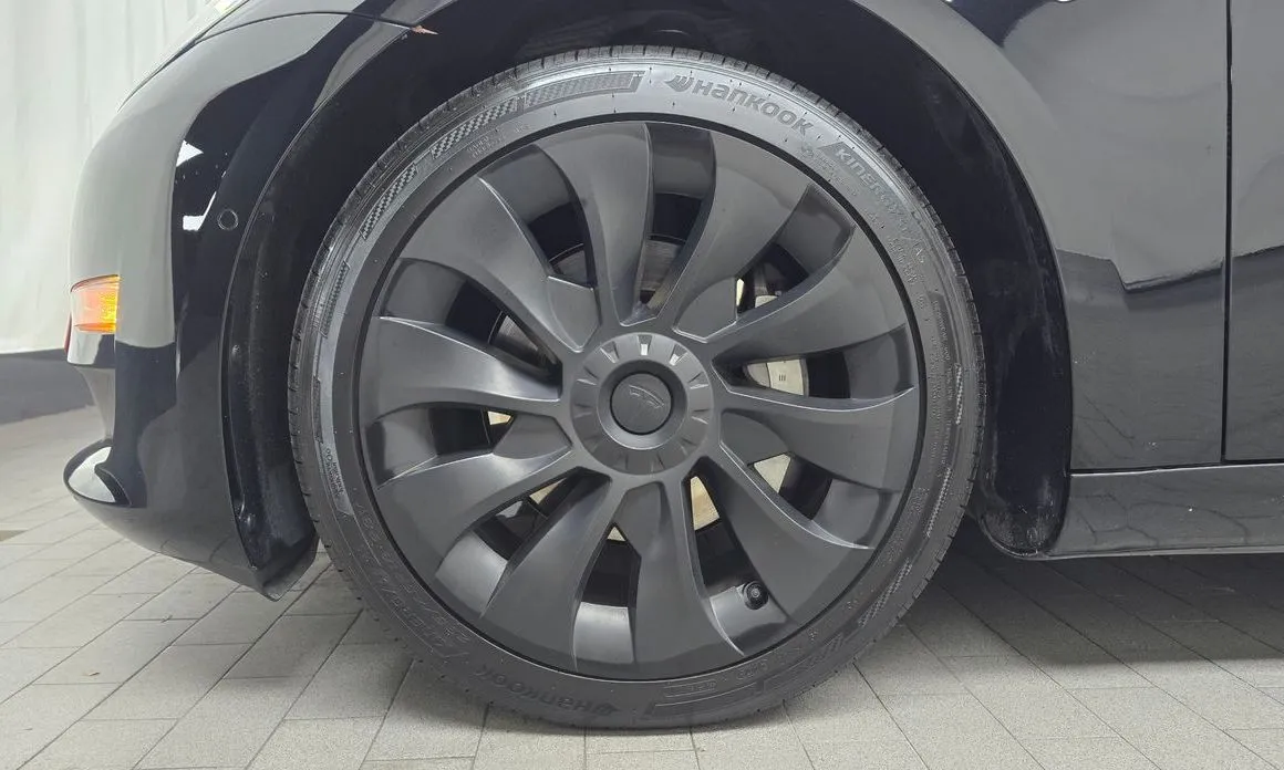 Tesla Model 3 — фото 10