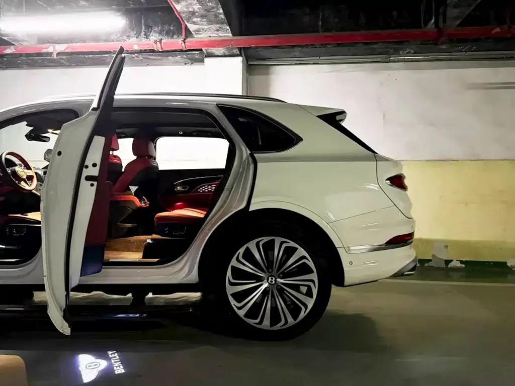 Bentley Bentayga — фото 10