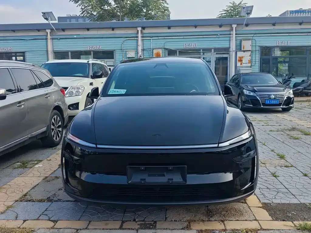 Tesla Model Y L — фото 8