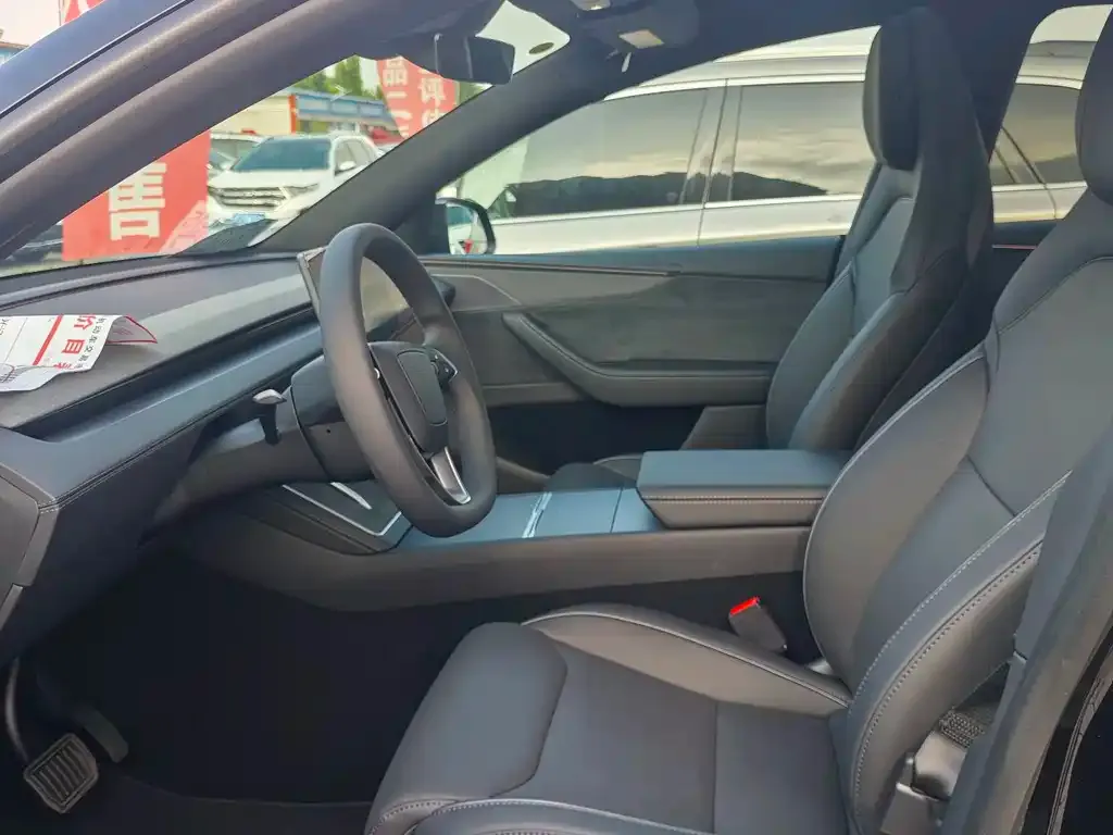 Tesla Model Y L — фото 4