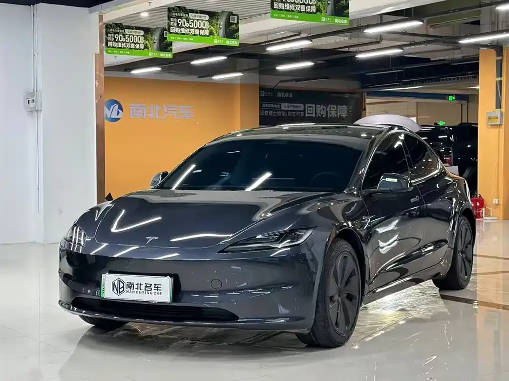 Tesla Model 3 — фото 1