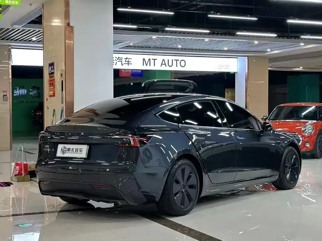 Tesla Model 3 — фото 10