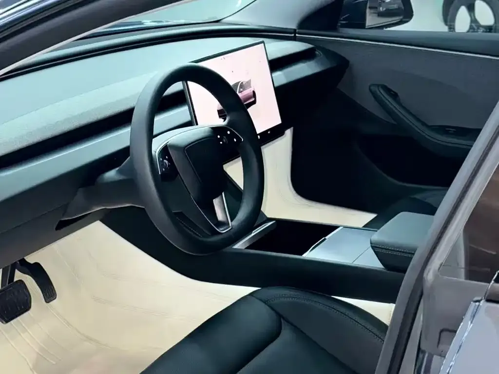 Tesla Model 3 — фото 3