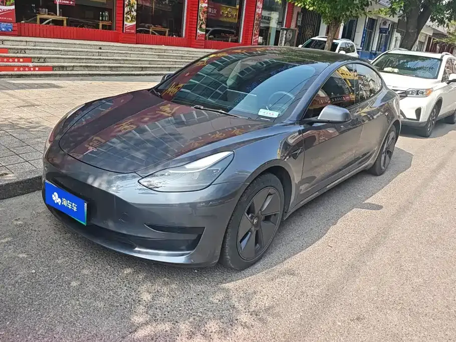 Tesla Model 3 — фото 1
