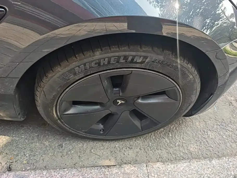 Tesla Model 3 — фото 4