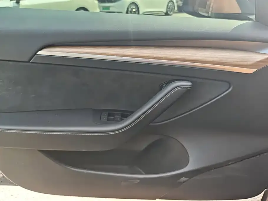 Tesla Model 3 — фото 8
