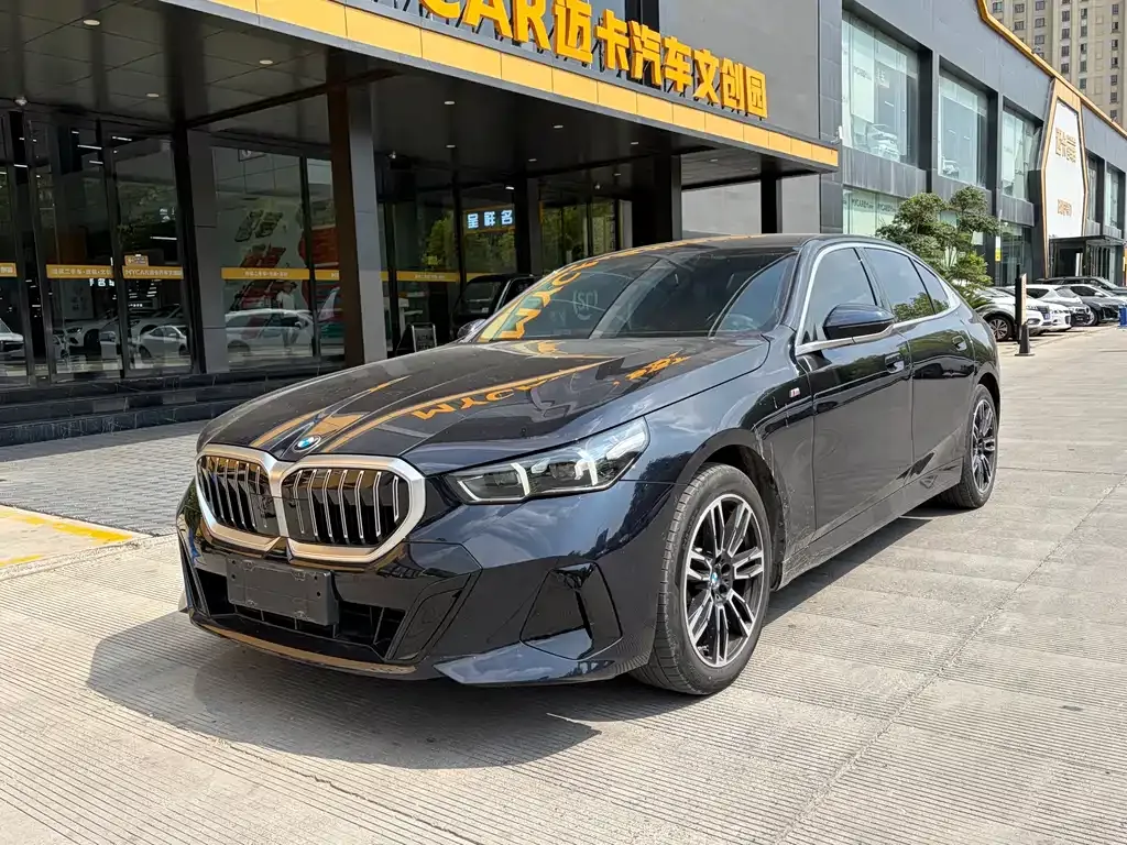BMW 5 Series — фото 1