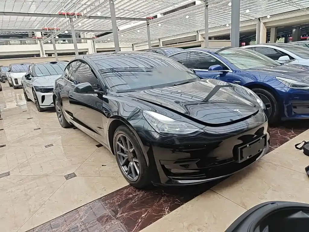 Tesla Model 3 — фото 10