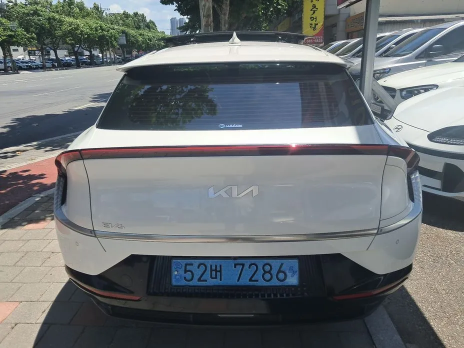 Kia EV6 — фото 8