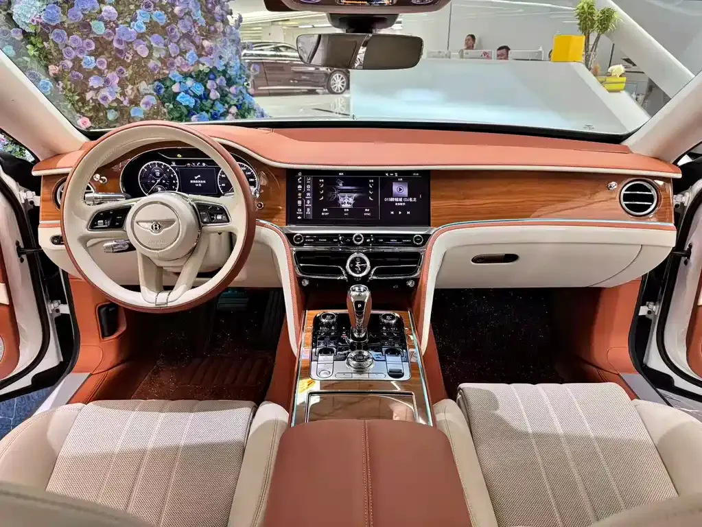 Bentley Flying Spur PHEV — фото 5