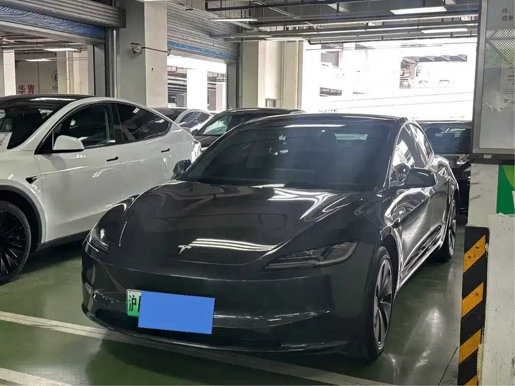 Tesla Model 3 — фото 1