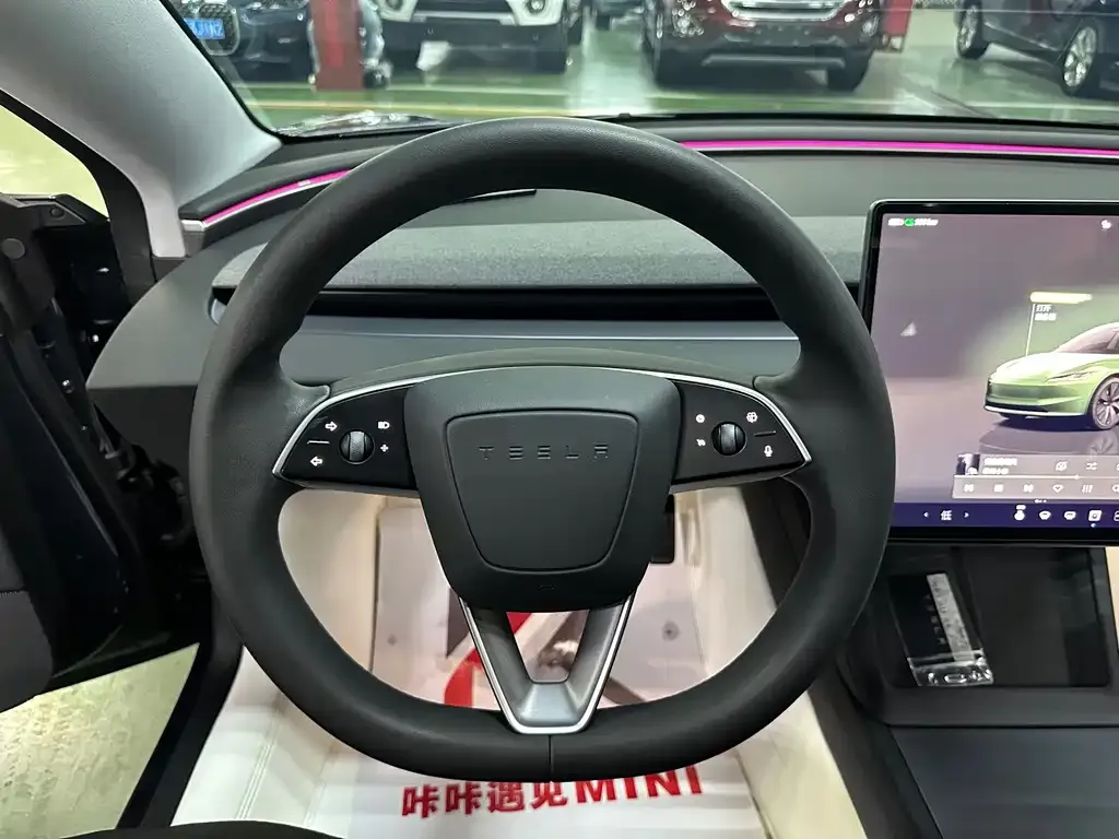 Tesla Model 3 — фото 10