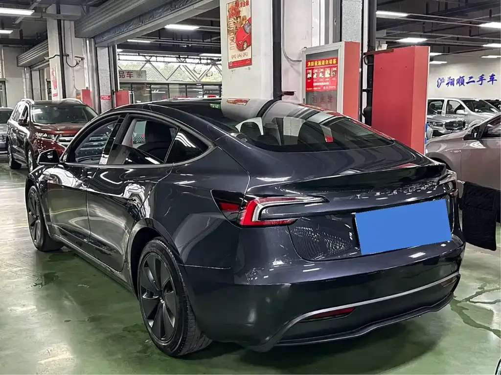Tesla Model 3 — фото 8