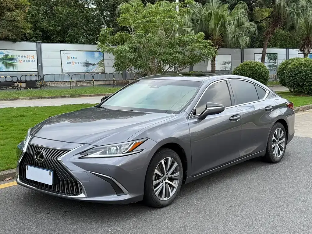 Lexus ES — фото 1