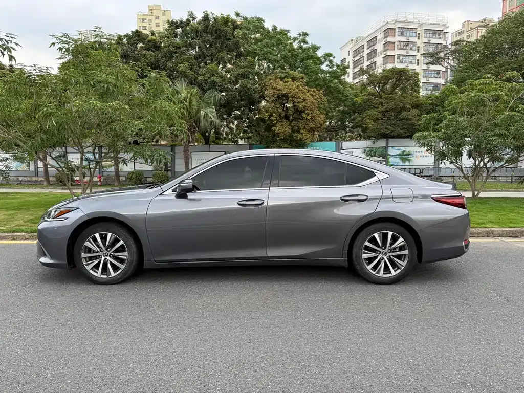 Lexus ES — фото 8