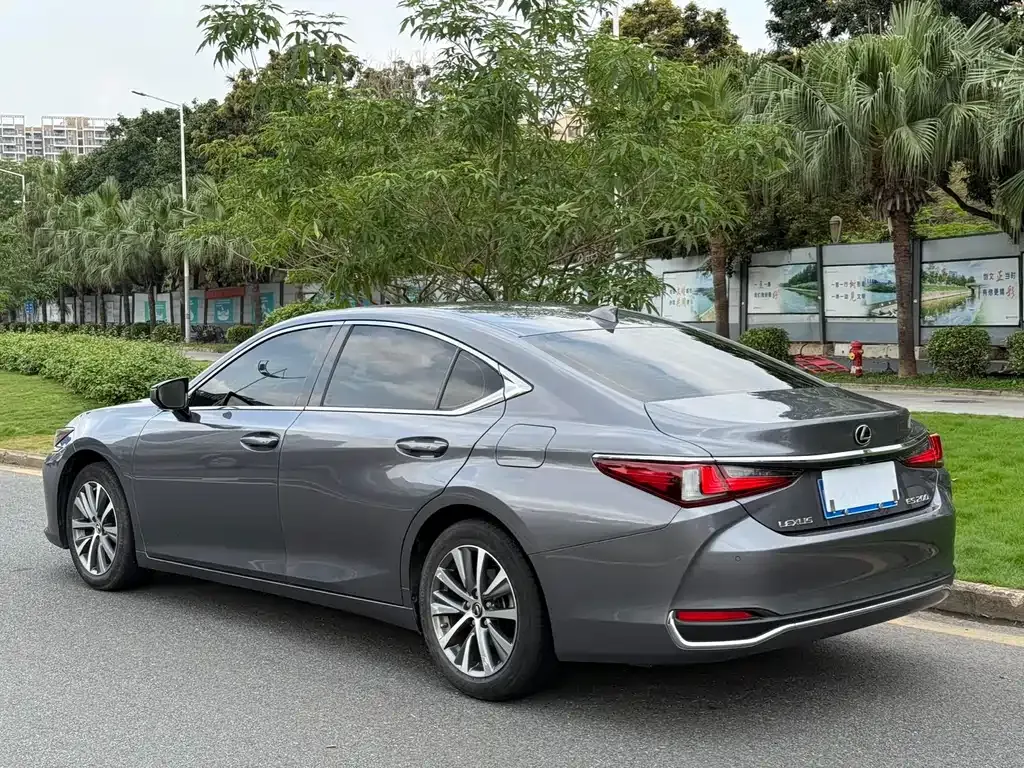 Lexus ES — фото 9