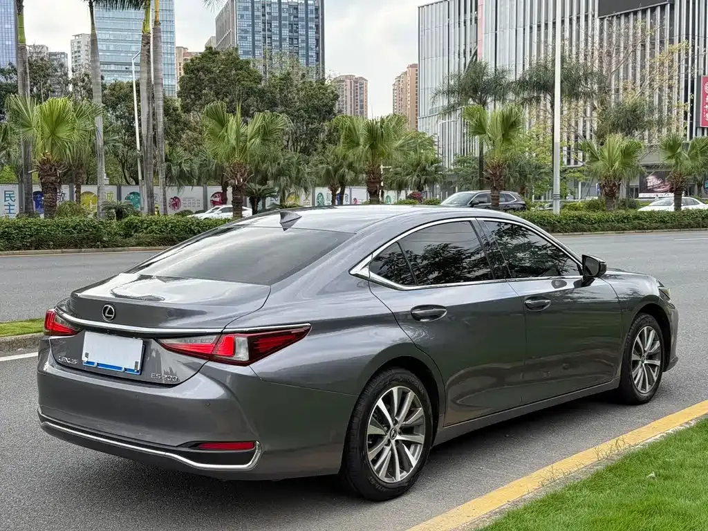 Lexus ES — фото 10