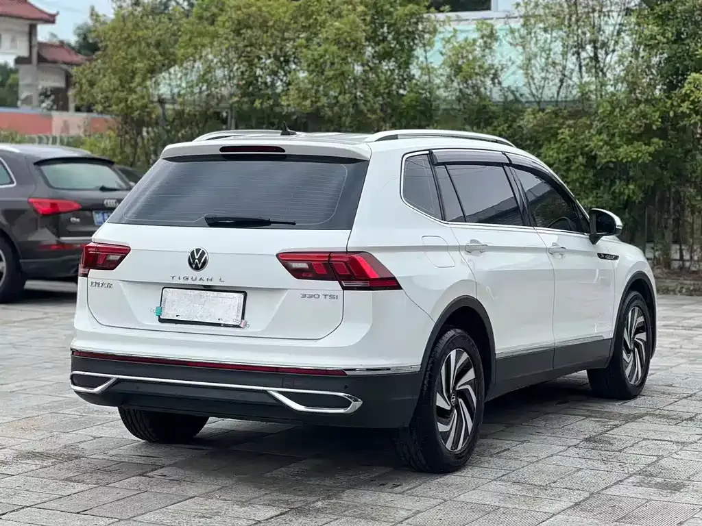 Volkswagen Tiguan L — фото 6