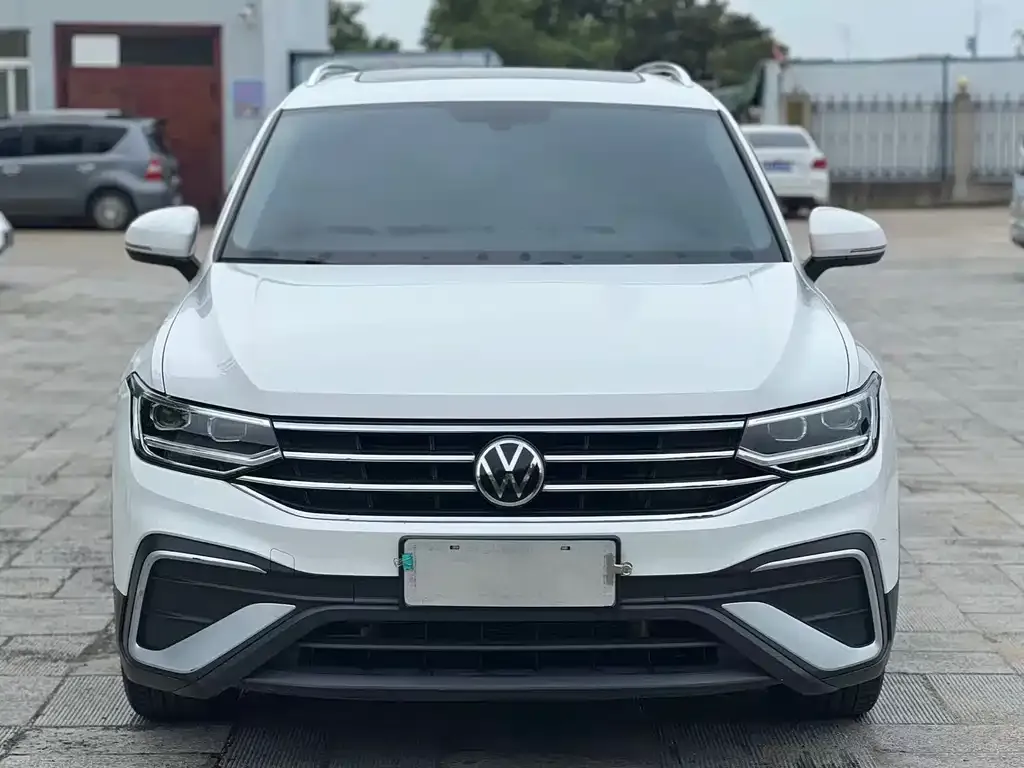 Volkswagen Tiguan L — фото 4